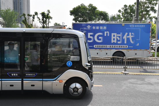  郑州的5G无人驾驶智慧公交车（新华网） 